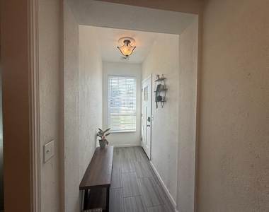 5825 Nw 86th Street - Photo Thumbnail 4