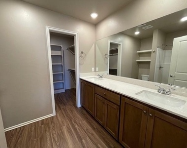 913 Coles Creek - Photo Thumbnail 24