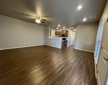 913 Coles Creek - Photo Thumbnail 4