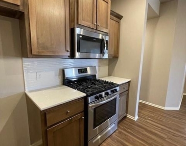 913 Coles Creek - Photo Thumbnail 11