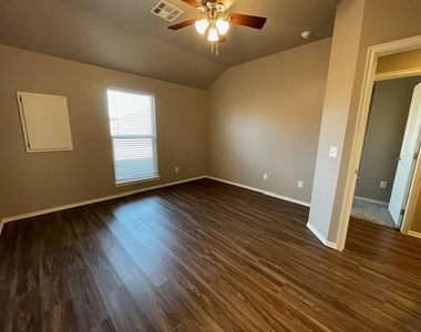 913 Coles Creek - Photo Thumbnail 23