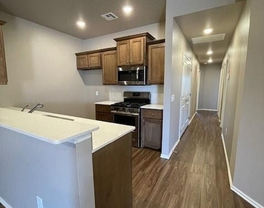 913 Coles Creek - Photo Thumbnail 6