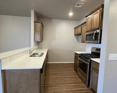 913 Coles Creek - Photo Thumbnail 9