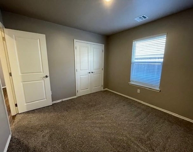 913 Coles Creek - Photo Thumbnail 15