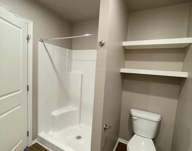 913 Coles Creek - Photo Thumbnail 26