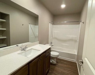 913 Coles Creek - Photo Thumbnail 18