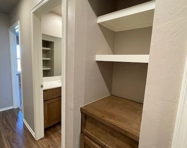 913 Coles Creek - Photo Thumbnail 17