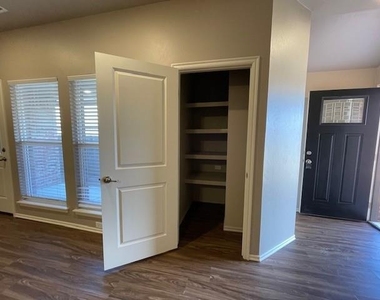 913 Coles Creek - Photo Thumbnail 8