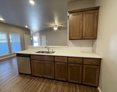 913 Coles Creek - Photo Thumbnail 10