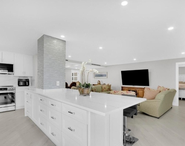5380 N Ocean Drive - Photo Thumbnail 13