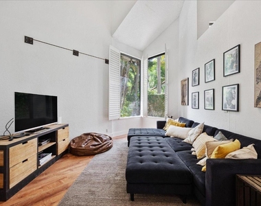 2585 Sheltingham Drive - Photo Thumbnail 24
