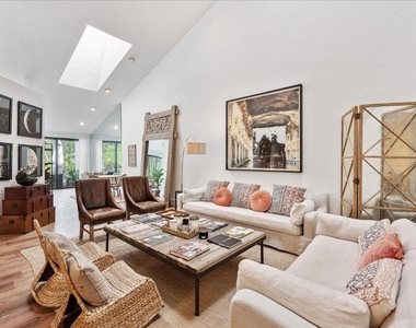 2585 Sheltingham Drive - Photo Thumbnail 7