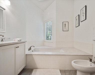2585 Sheltingham Drive - Photo Thumbnail 21