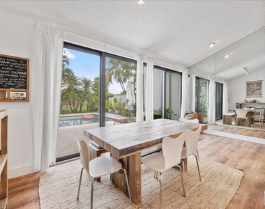 2585 Sheltingham Drive - Photo Thumbnail 17
