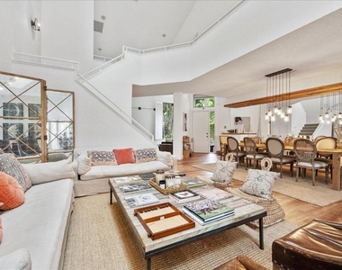 2585 Sheltingham Drive - Photo Thumbnail 10