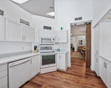 2585 Sheltingham Drive - Photo Thumbnail 13