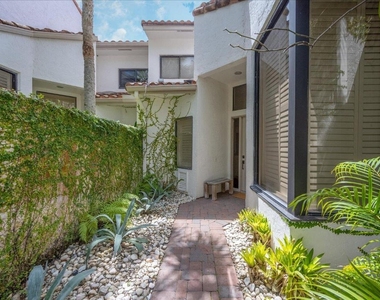 2585 Sheltingham Drive - Photo Thumbnail 2