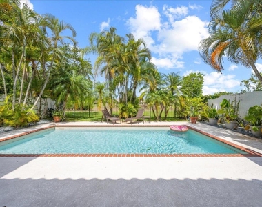 2585 Sheltingham Drive - Photo Thumbnail 37