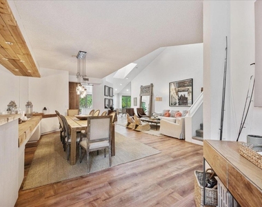 2585 Sheltingham Drive - Photo Thumbnail 3