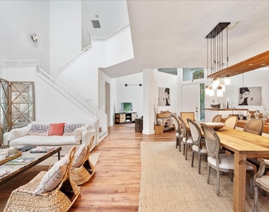 2585 Sheltingham Drive - Photo Thumbnail 6