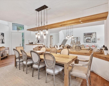 2585 Sheltingham Drive - Photo Thumbnail 5