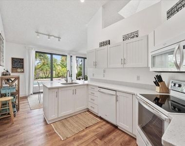 2585 Sheltingham Drive - Photo Thumbnail 12
