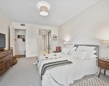 2585 Sheltingham Drive - Photo Thumbnail 19