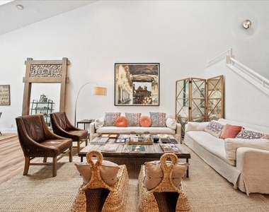 2585 Sheltingham Drive - Photo Thumbnail 8