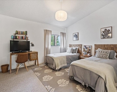 2585 Sheltingham Drive - Photo Thumbnail 31