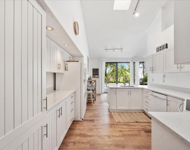 2585 Sheltingham Drive - Photo Thumbnail 11