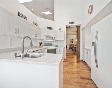 2585 Sheltingham Drive - Photo Thumbnail 14
