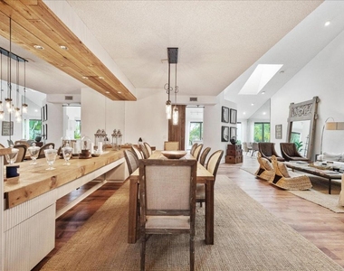 2585 Sheltingham Drive - Photo Thumbnail 4