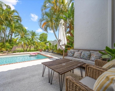 2585 Sheltingham Drive - Photo Thumbnail 36