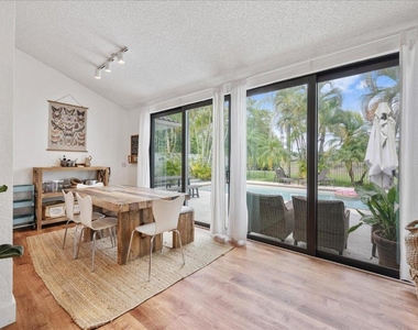 2585 Sheltingham Drive - Photo Thumbnail 16
