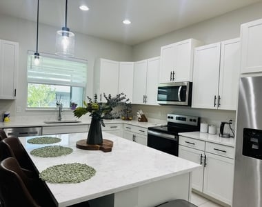 5461 Pecan Drive - Photo Thumbnail 8