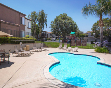 2851 Bedford Lane - Photo Thumbnail 16