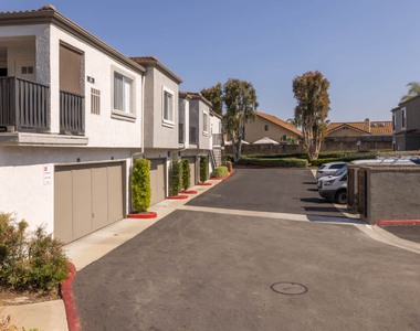 2851 Bedford Lane - Photo Thumbnail 21