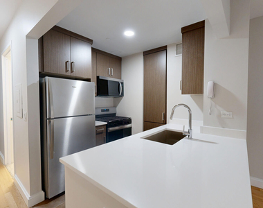 10 Hanover Square - Photo Thumbnail 1