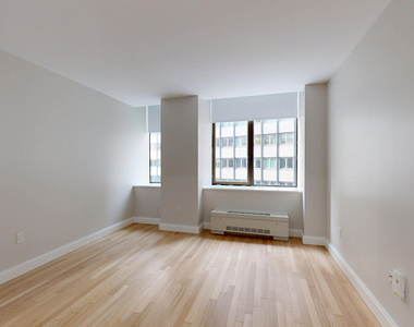 10 Hanover Square - Photo Thumbnail 2