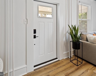 1 S Delancy Place - Photo Thumbnail 16