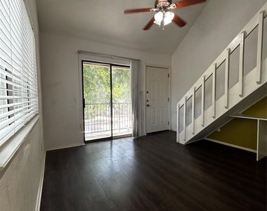 708 Graham Pl - Photo Thumbnail 2