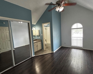 708 Graham Pl - Photo Thumbnail 7