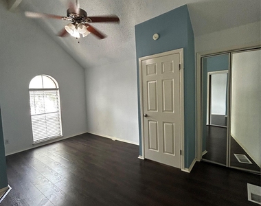 708 Graham Pl - Photo Thumbnail 6
