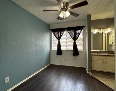 708 Graham Pl - Photo Thumbnail 3