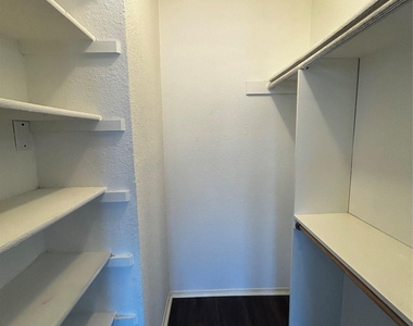 708 Graham Pl - Photo Thumbnail 5