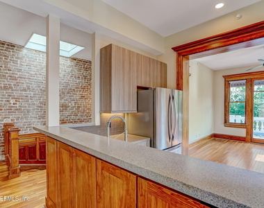 122 E Duval Street - Photo Thumbnail 3