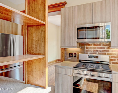122 E Duval Street - Photo Thumbnail 4