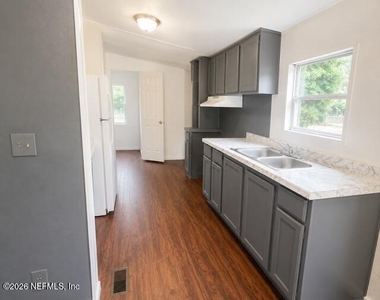 3521 Whitehall Street - Photo Thumbnail 4