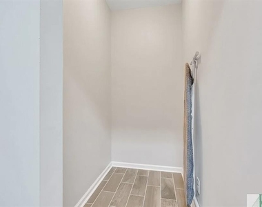 365 Southwilde Way - Photo Thumbnail 23