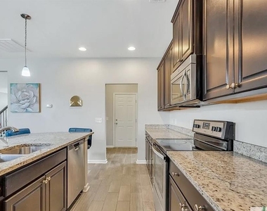 365 Southwilde Way - Photo Thumbnail 19